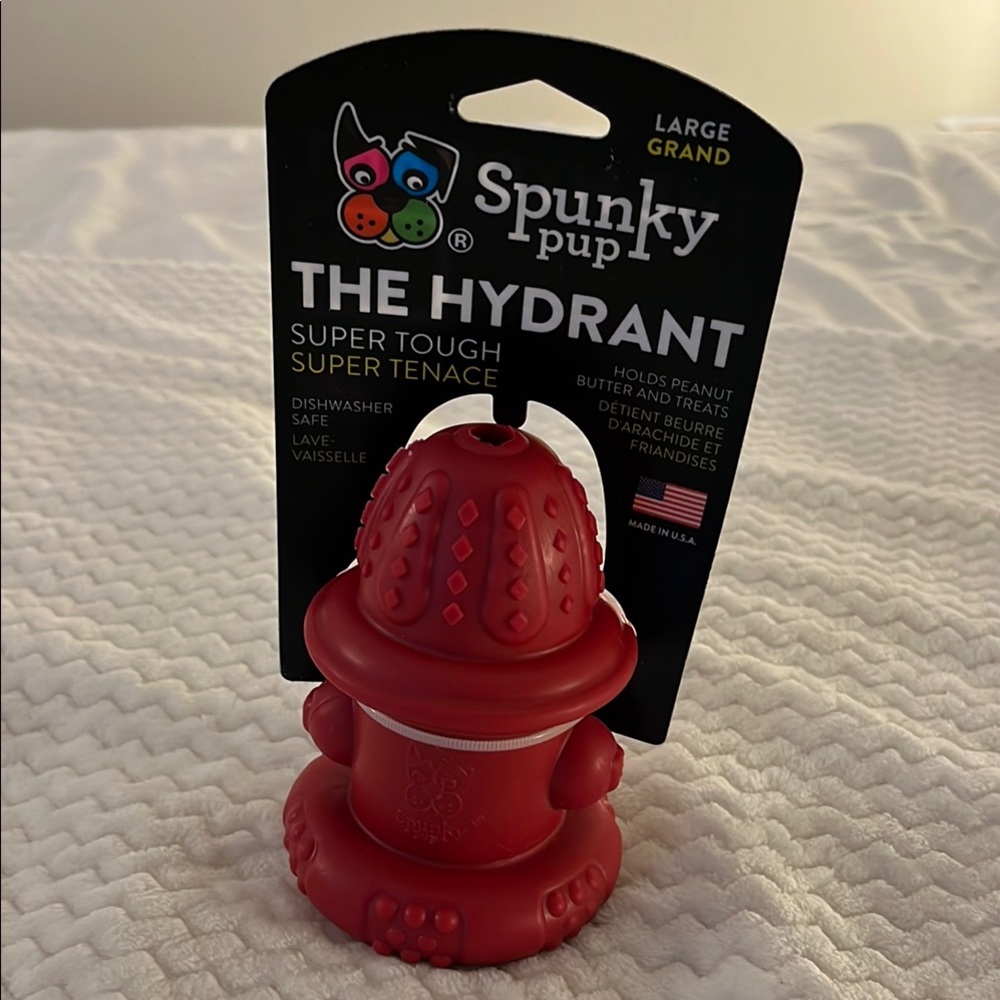NWT Spunky Pup The Hydrant Dog Treat Toy